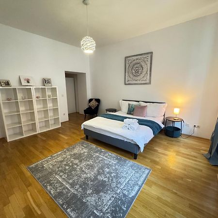 Charming Flat & Balcony Near Central Station L Bg5 Виена Екстериор снимка