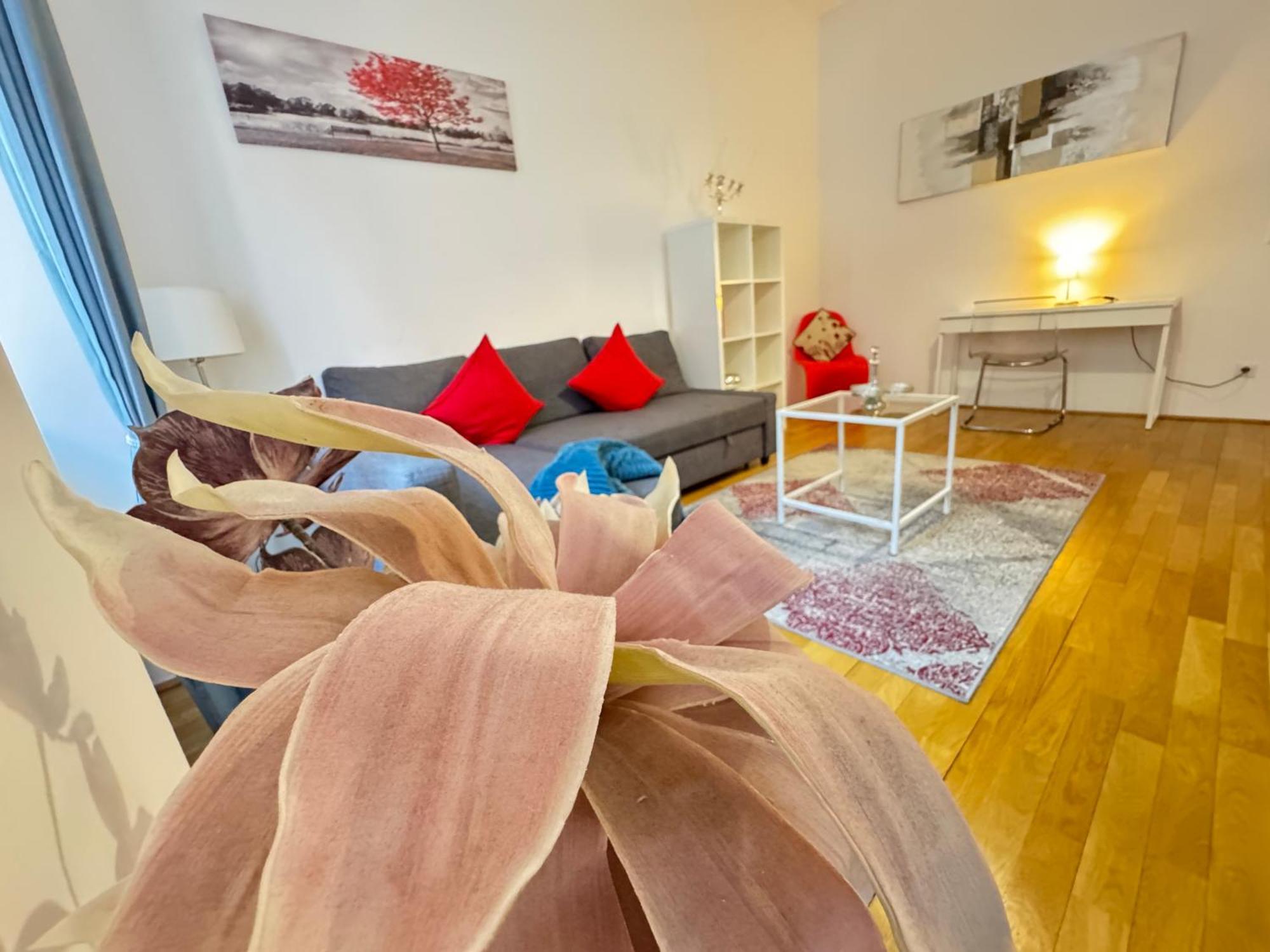 Charming Flat & Balcony Near Central Station L Bg5 Виена Екстериор снимка
