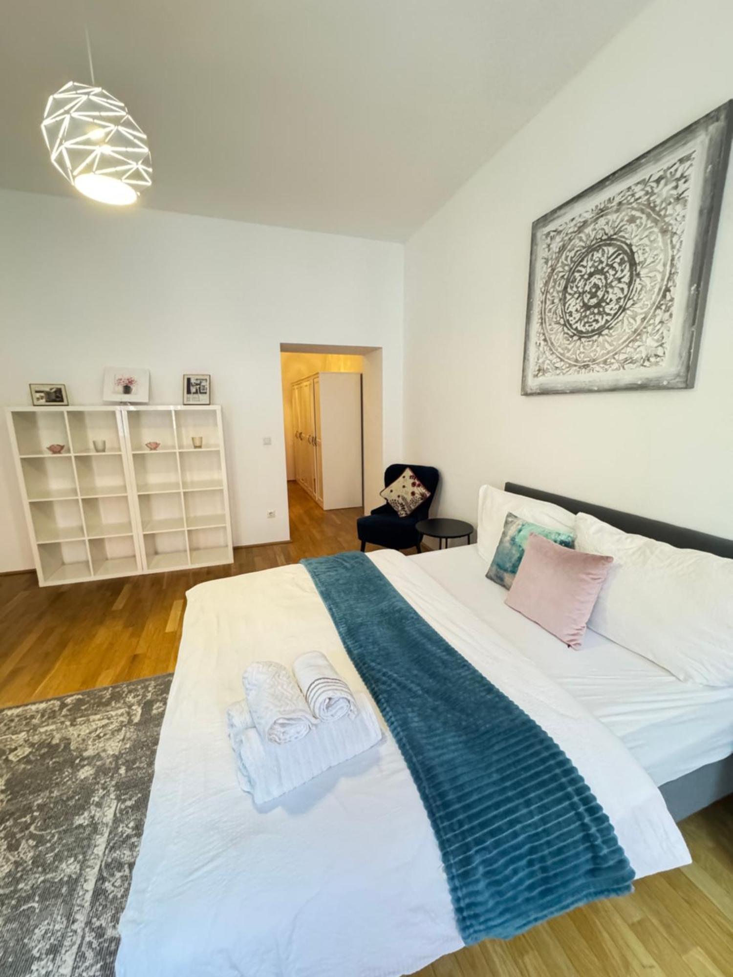 Charming Flat & Balcony Near Central Station L Bg5 Виена Екстериор снимка
