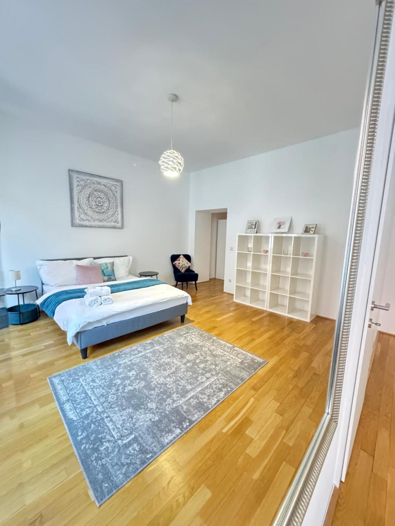 Charming Flat & Balcony Near Central Station L Bg5 Виена Екстериор снимка
