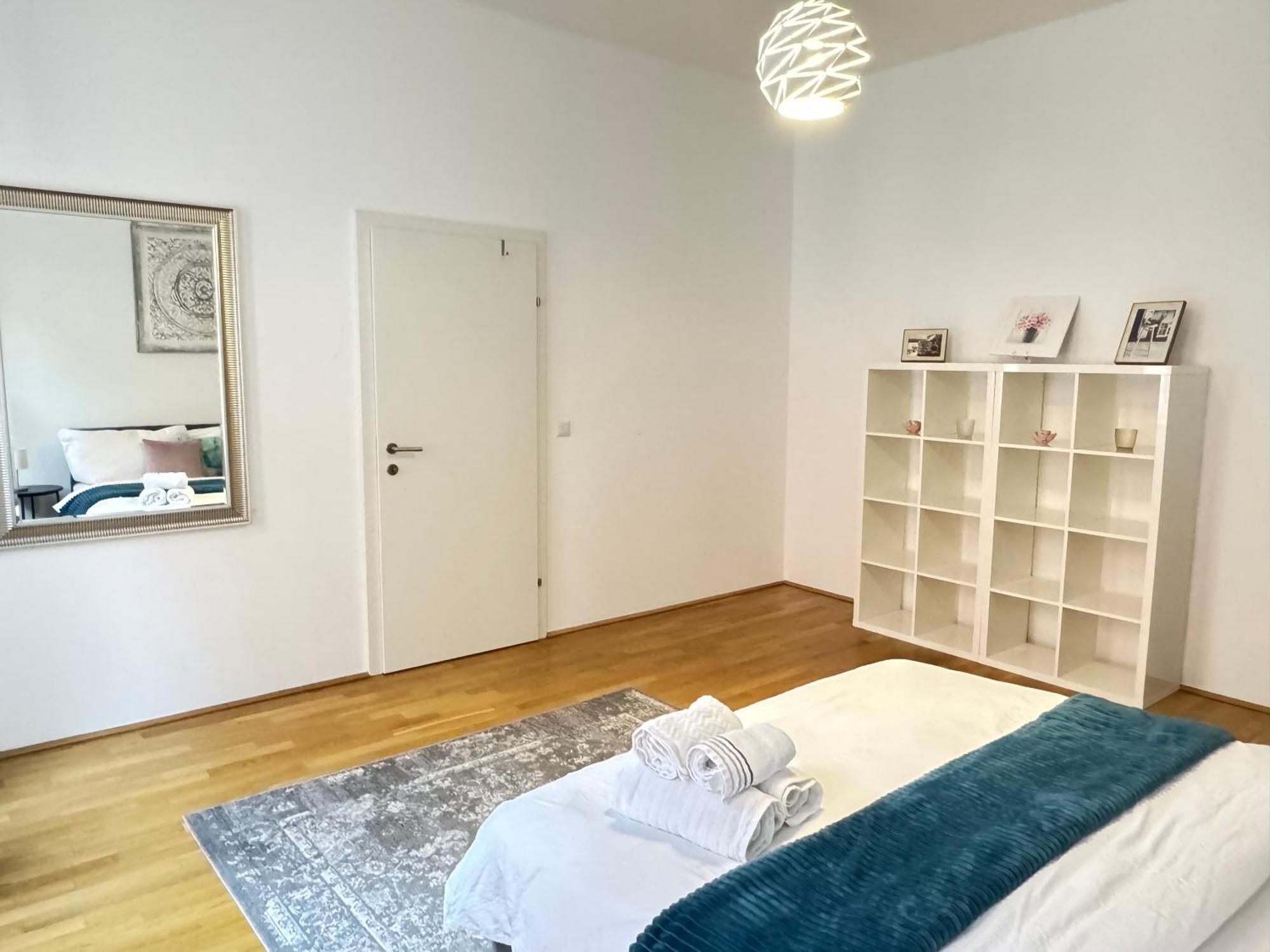 Charming Flat & Balcony Near Central Station L Bg5 Виена Екстериор снимка