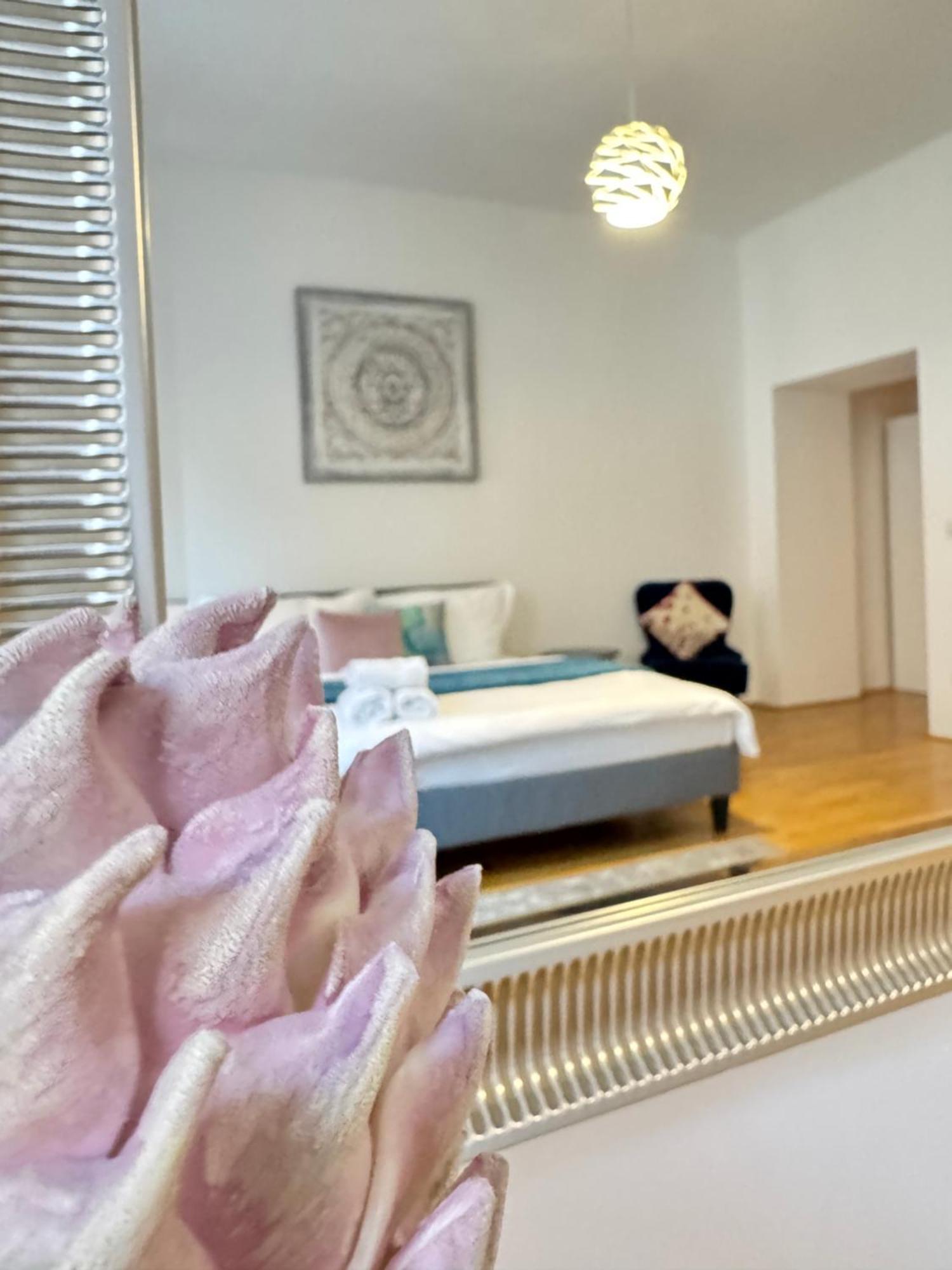 Charming Flat & Balcony Near Central Station L Bg5 Виена Екстериор снимка