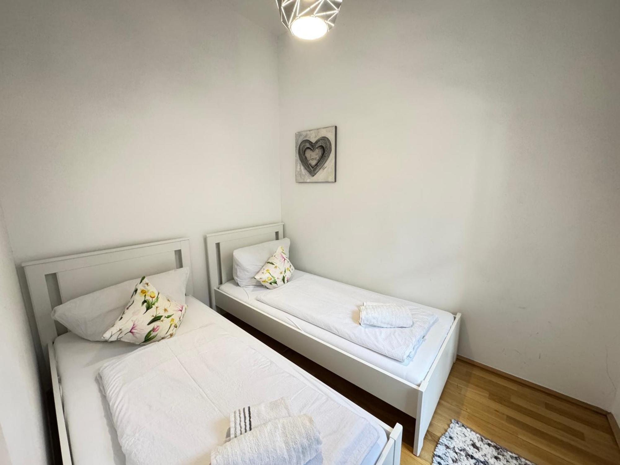 Charming Flat & Balcony Near Central Station L Bg5 Виена Екстериор снимка